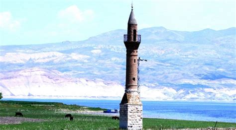 ­Y­a­l­n­ı­z­ ­m­i­n­a­r­e­­y­e­ ­t­u­r­i­s­t­l­e­r­ ­b­ü­y­ü­k­ ­i­l­g­i­ ­g­ö­s­t­e­r­i­y­o­r­